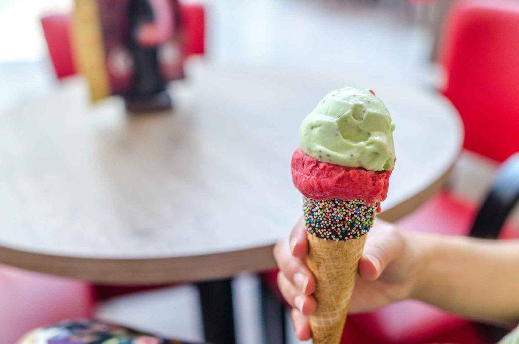 how to get a flat stomach enjoy food like ice cream