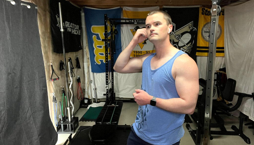 How to Get Motivated to Eat Healthy and Exercise, Putting In Headphones